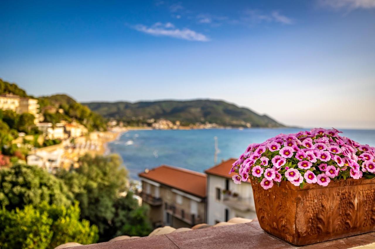 Palazzo Belmonte Hotel Санта Мария ди Кастелабате Екстериор снимка