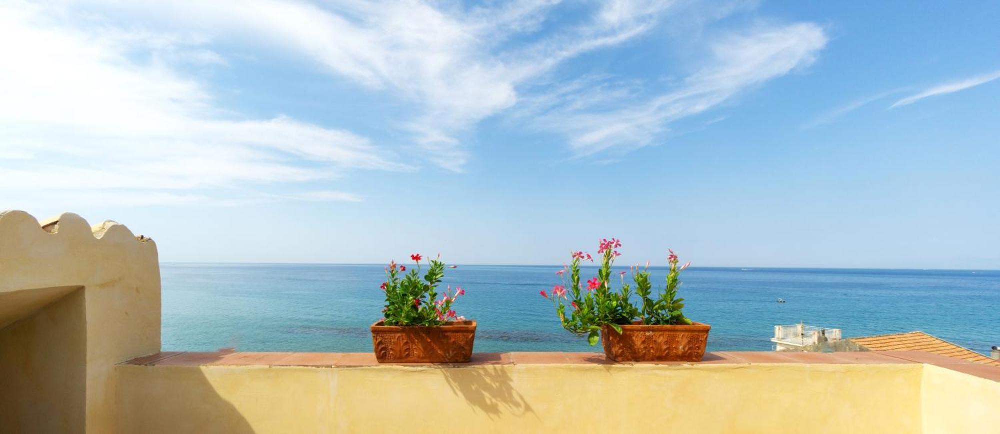 Palazzo Belmonte Hotel Санта Мария ди Кастелабате Екстериор снимка
