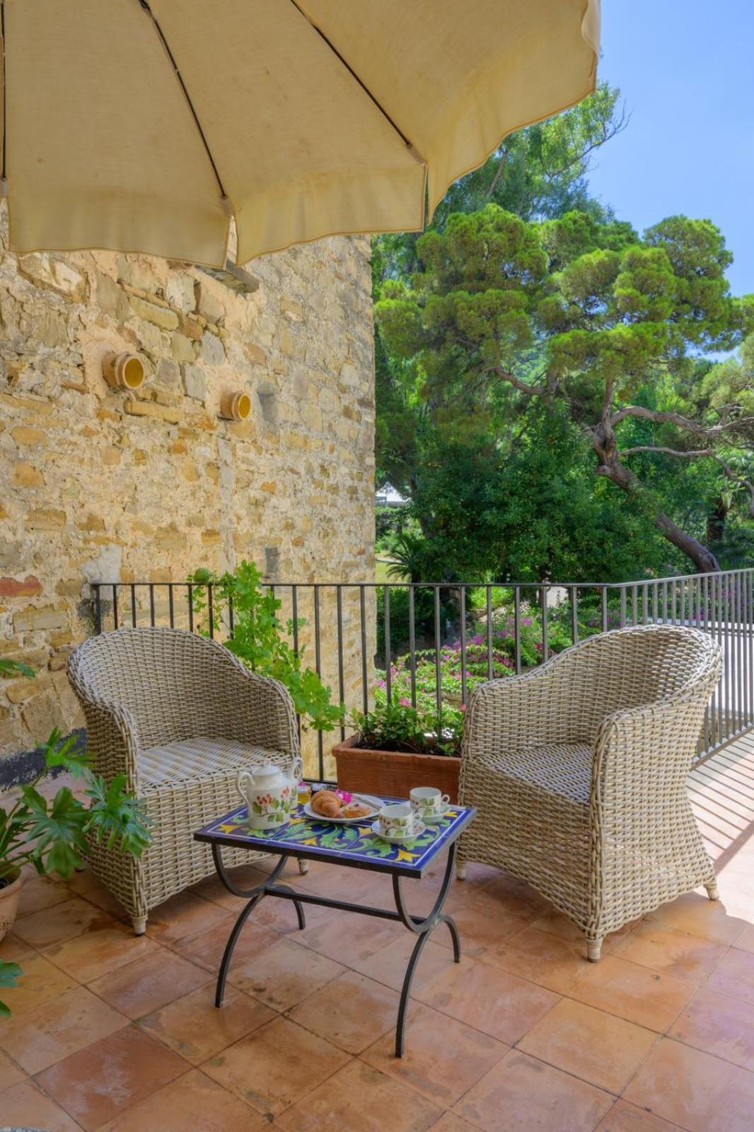 Palazzo Belmonte Hotel Санта Мария ди Кастелабате Екстериор снимка